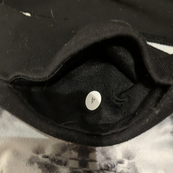 🦄 Lululemon Black Roses Wunder Under Pants WUP White Floral - Picture 4 of 6